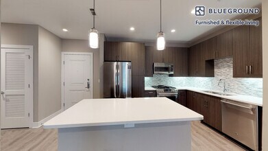 240 E Shore Rd in Great Neck, NY - Building Photo - Building Photo