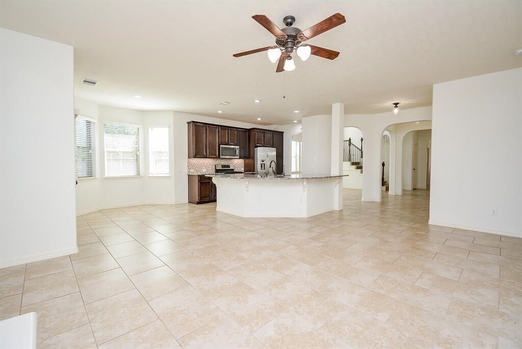 6151 Harmony Park Lane in Fulshear, TX - Foto de edificio