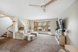 977 Fairfield Ct in Hopkins, MN - Foto de edificio - Building Photo