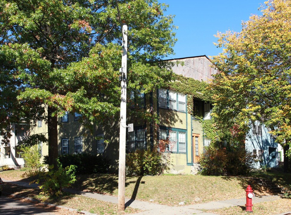 3254 15th Ave S in Minneapolis, MN - Foto de edificio