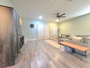 876 Smiley Cir in Pensacola, FL - Building Photo - Building Photo