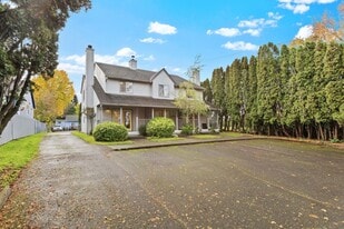 5624 NE Killingsworth St in Portland, OR - Building Photo