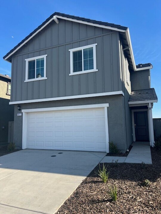 8072 Whippersnapper Wy in Roseville, CA - Building Photo