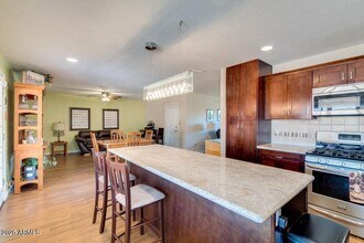 8123 E Mitchell Dr in Scottsdale, AZ - Building Photo - Building Photo