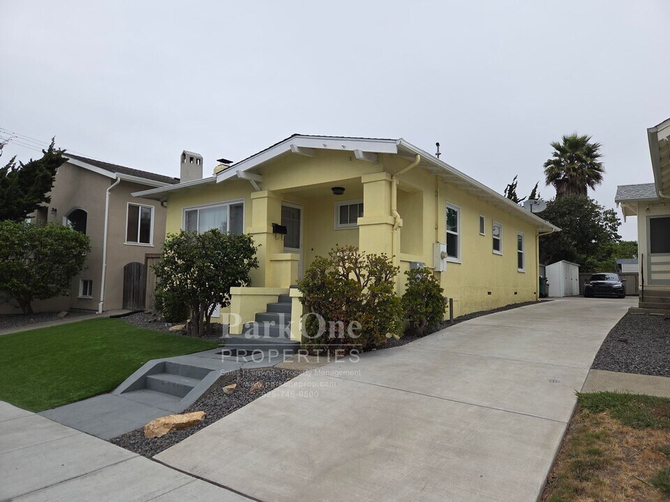 1143 Marin Ave in Albany, CA - Building Photo