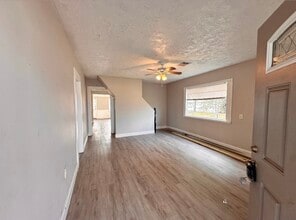 104 S 7th St in La Porte, TX - Building Photo - Building Photo