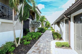 5624 Palmer Cir in Bradenton, FL - Foto de edificio - Building Photo