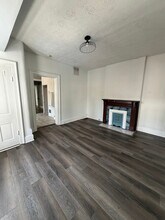 818 Oak St, Unit Apt 4 in Cincinnati, OH - Foto de edificio - Building Photo