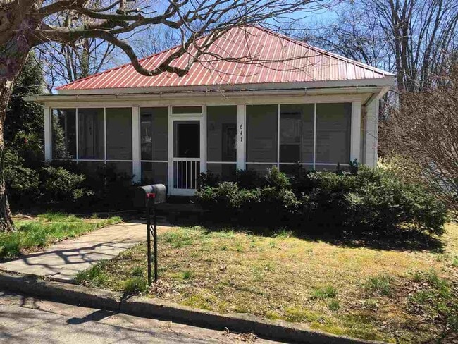 property at 641 W 7th St