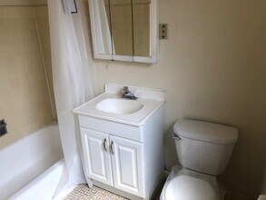 594 Sheridan Sq in Evanston, IL - Building Photo - Building Photo