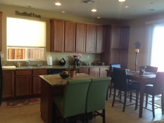 13 Baritan Bay Ct in Pittsburg, CA - Building Photo - Building Photo
