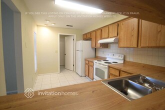 5014 Oakshire Dr in Tampa, FL - Building Photo - Building Photo