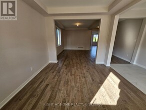 123 Green Ash Ave in Ottawa, ON - Building Photo - Building Photo