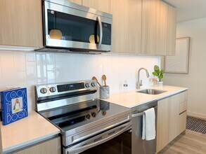 50 NW 31st St, Unit B12 in Miami, FL - Building Photo - Building Photo