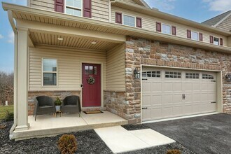 40 Crest View in Carlisle, PA - Building Photo - Building Photo