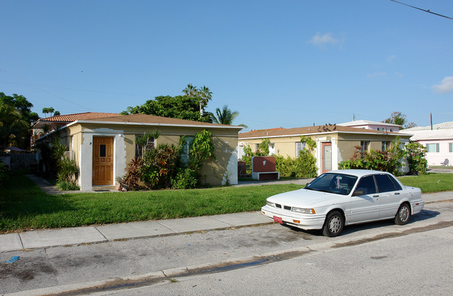 480 SW 10th St in Miami, FL - Building Photo - Building Photo