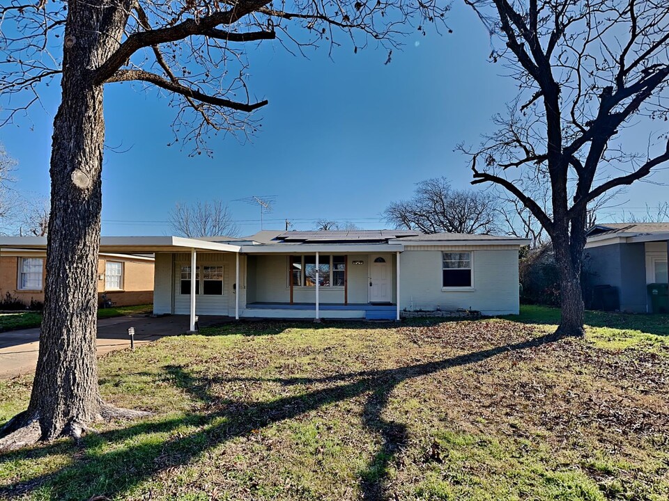 609 Perry Dr in Fort Worth, TX - Building Photo