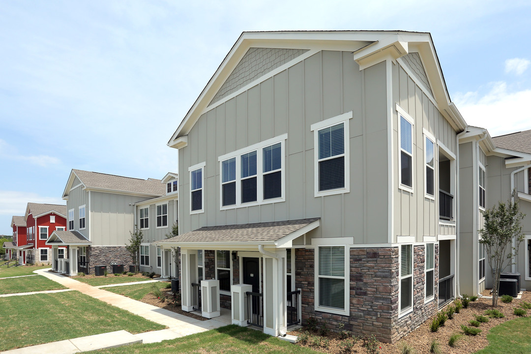 Watermark at Steele Crossing Luxury Apartments in Fayetteville, AR - Building Photo