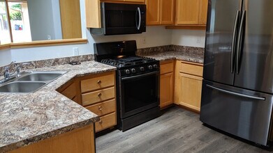 4055 Berrywood Dr in Eugene, OR - Building Photo - Building Photo