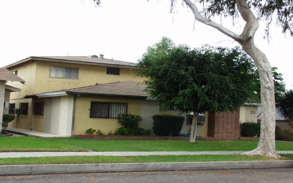 137 N 3rd St in Montebello, CA - Building Photo