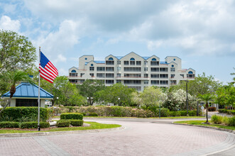 Crystal Bay at Feather Sound in Clearwater, FL - Building Photo - Building Photo