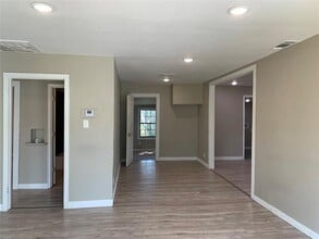 3041 Sunnyvale St in Dallas, TX - Building Photo - Building Photo