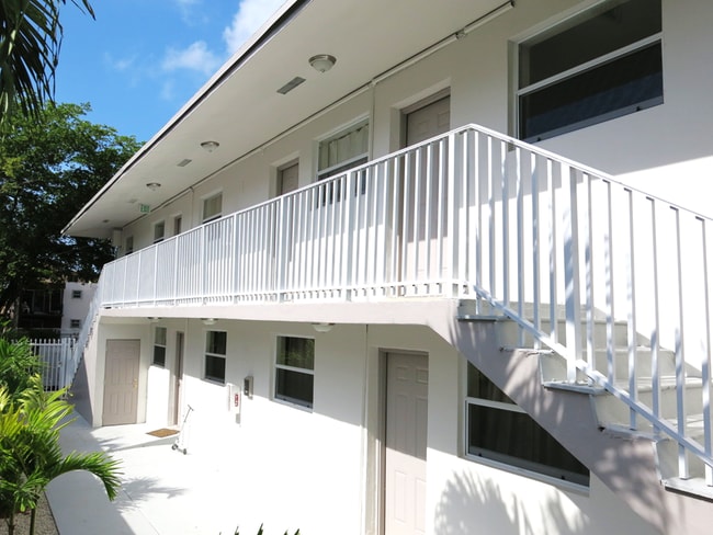 553 SW 3rd St in Miami, FL - Building Photo - Building Photo