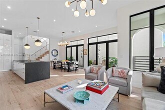 4482 NW 80th Ave in Doral, FL - Building Photo - Building Photo
