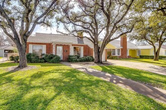 6321 Calmont Ave in Fort Worth, TX - Building Photo - Building Photo