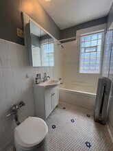 5937 N Paulina St, Unit 3W in Chicago, IL - Building Photo - Building Photo