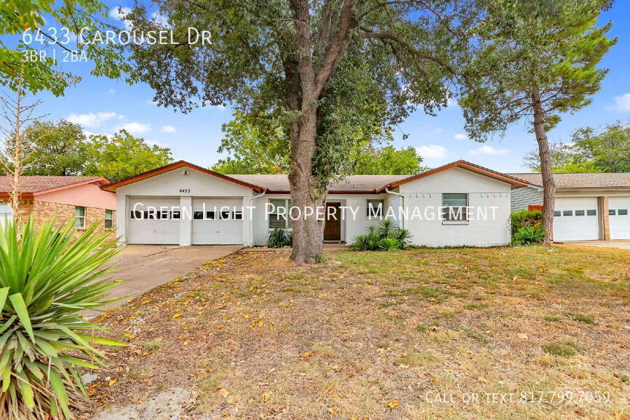 6433 Carousel Dr in Watauga, TX - Building Photo