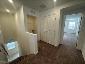 9097 Vesey Ave in Las Vegas, NV - Foto de edificio - Building Photo