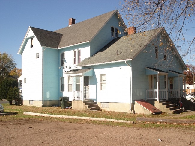 1528 Main St in East Hartford, CT - Foto de edificio - Building Photo