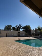 2826 E Marconi Ave in Phoenix, AZ - Foto de edificio - Building Photo