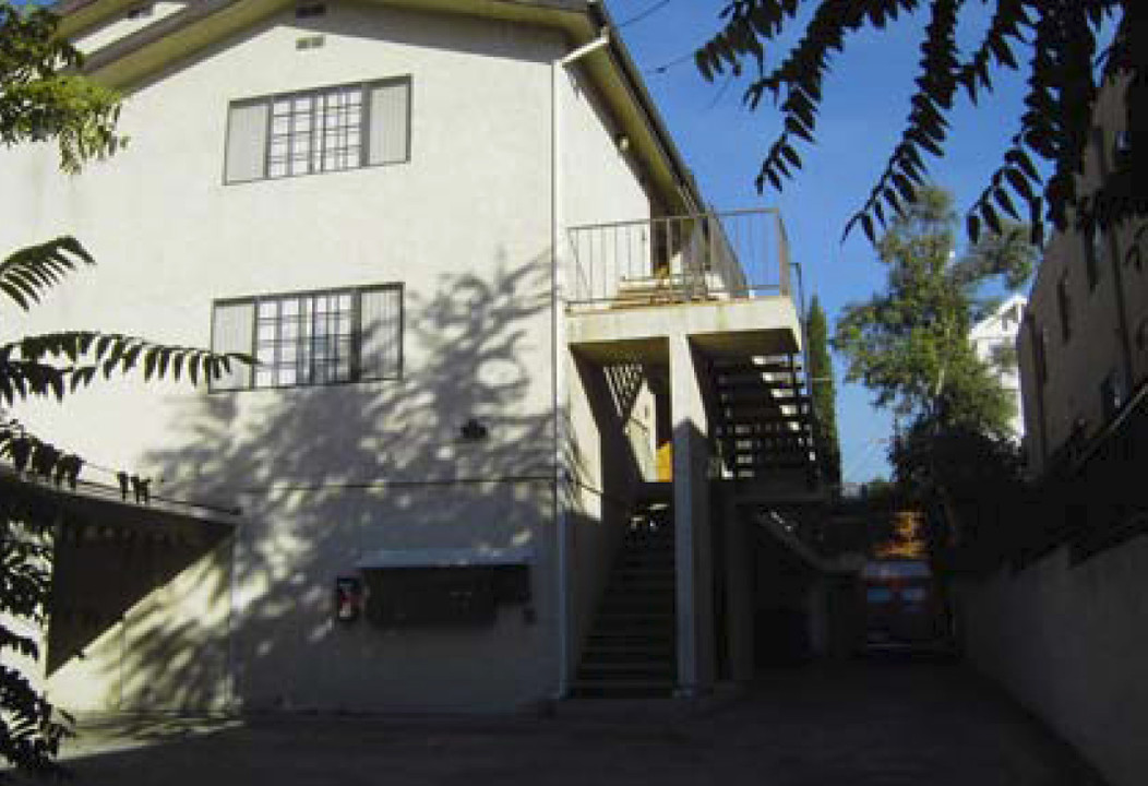 10124 Samoa Ave in Tujunga, CA - Building Photo