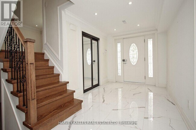 140 Wedgewood Dr in Toronto, ON - Building Photo - Building Photo