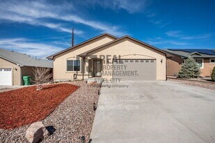 21 Arrowsmith Dr in Pueblo, CO - Building Photo