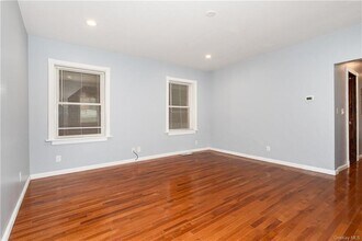 204 Mill St-Unit -1st Floor in Poughkeepsie, NY - Foto de edificio - Building Photo