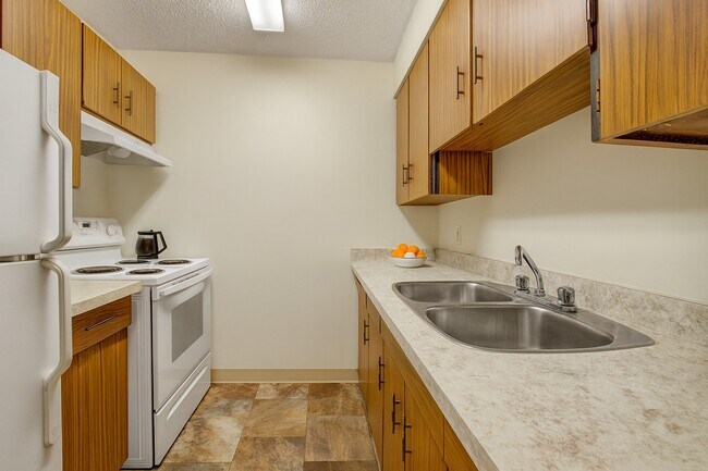 Lakewood Heights in Edmonton, AB - Building Photo - Building Photo