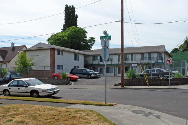 Interstate Apartments in Portland, OR - Foto de edificio - Building Photo