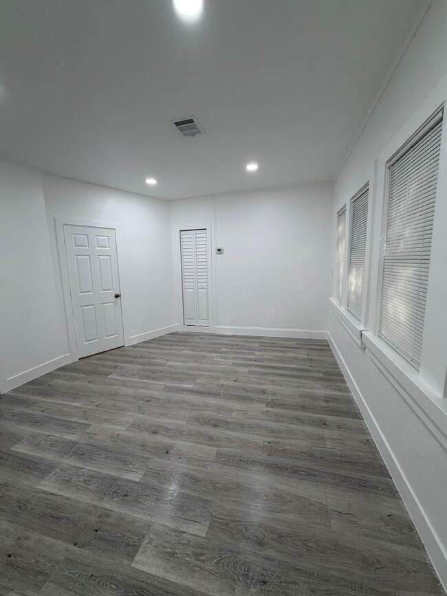 property at 1131 S N St