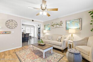 1239 Westlynne Way in Louisville, KY - Building Photo