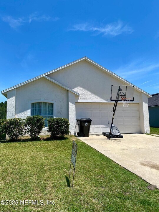 3585 Alec Dr in Middleburg, FL - Building Photo
