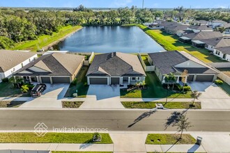 1552 Blue Rose Dr in Ruskin, FL - Foto de edificio - Building Photo