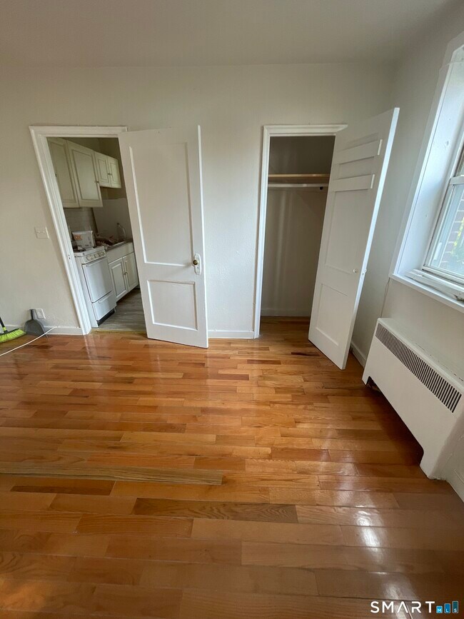 305 Parrott Ave in Bridgeport, CT - Building Photo - Building Photo