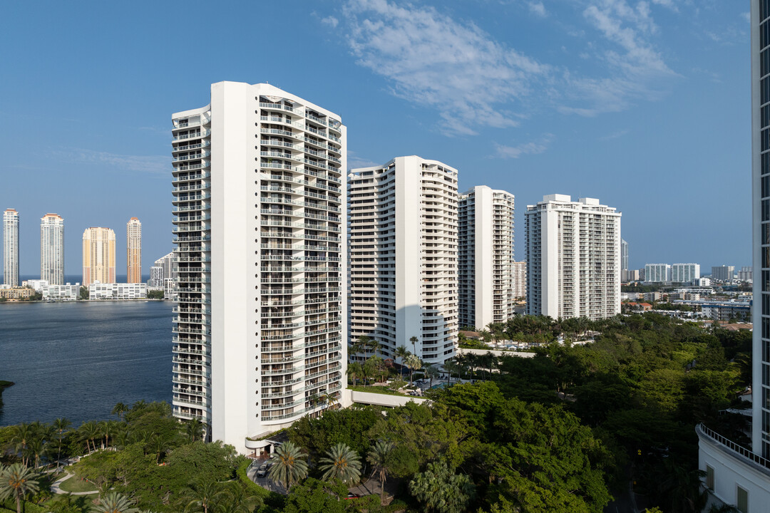 Williams Island 3000 in Aventura, FL - Building Photo