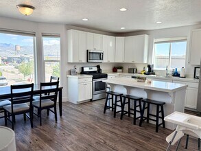 1780 W Torlundy Dr in Riverton, UT - Building Photo - Building Photo
