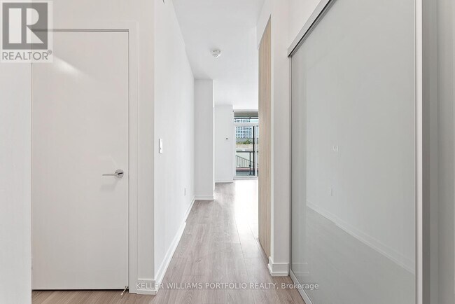 10 De Boers Dr in Toronto, ON - Building Photo - Building Photo