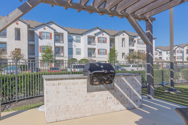 Stonebridge at City Park in Houston, TX - Building Photo - Building Photo