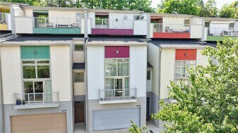 1380 Stirling Cir NW in Atlanta, GA - Building Photo